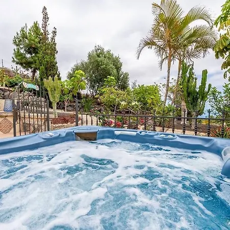 Carlitos Vistas Al Mar Y A La Montaña *