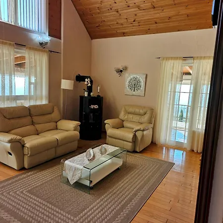 Carlitos Vistas Al Mar Y A La Montaña *