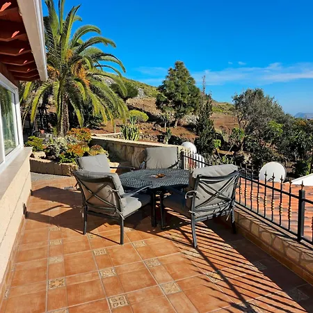 Carlitos Vistas Al Mar Y A La Montaña