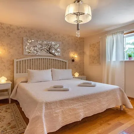 Carlitos Vistas Al Mar Y A La Montaña