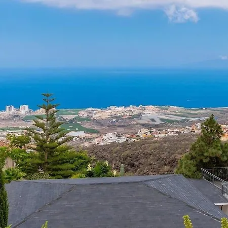 Carlitos Vistas Al Mar Y A La Montaña *