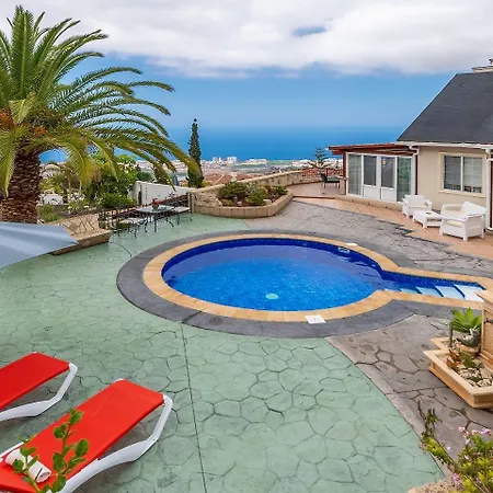 Carlitos Vistas Al Mar Y A La Montaña