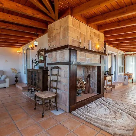 Carlitos Vistas Al Mar Y A La Montaña