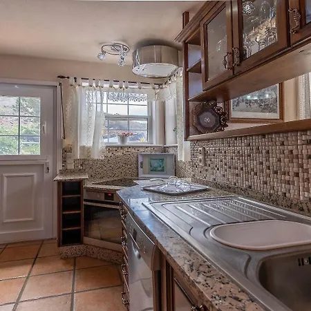 Carlitos Vistas Al Mar Y A La Montaña *